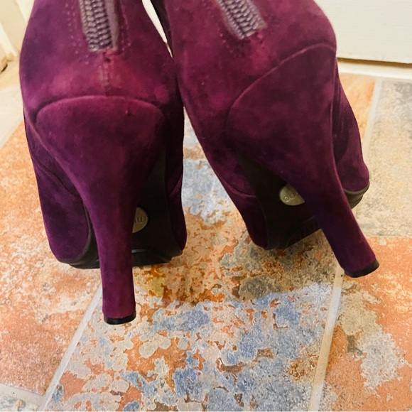 🍇Fabulous Purple Suede Ruffled Top Zip Stiletto Ankle Booties! - Picture 12 of 15
